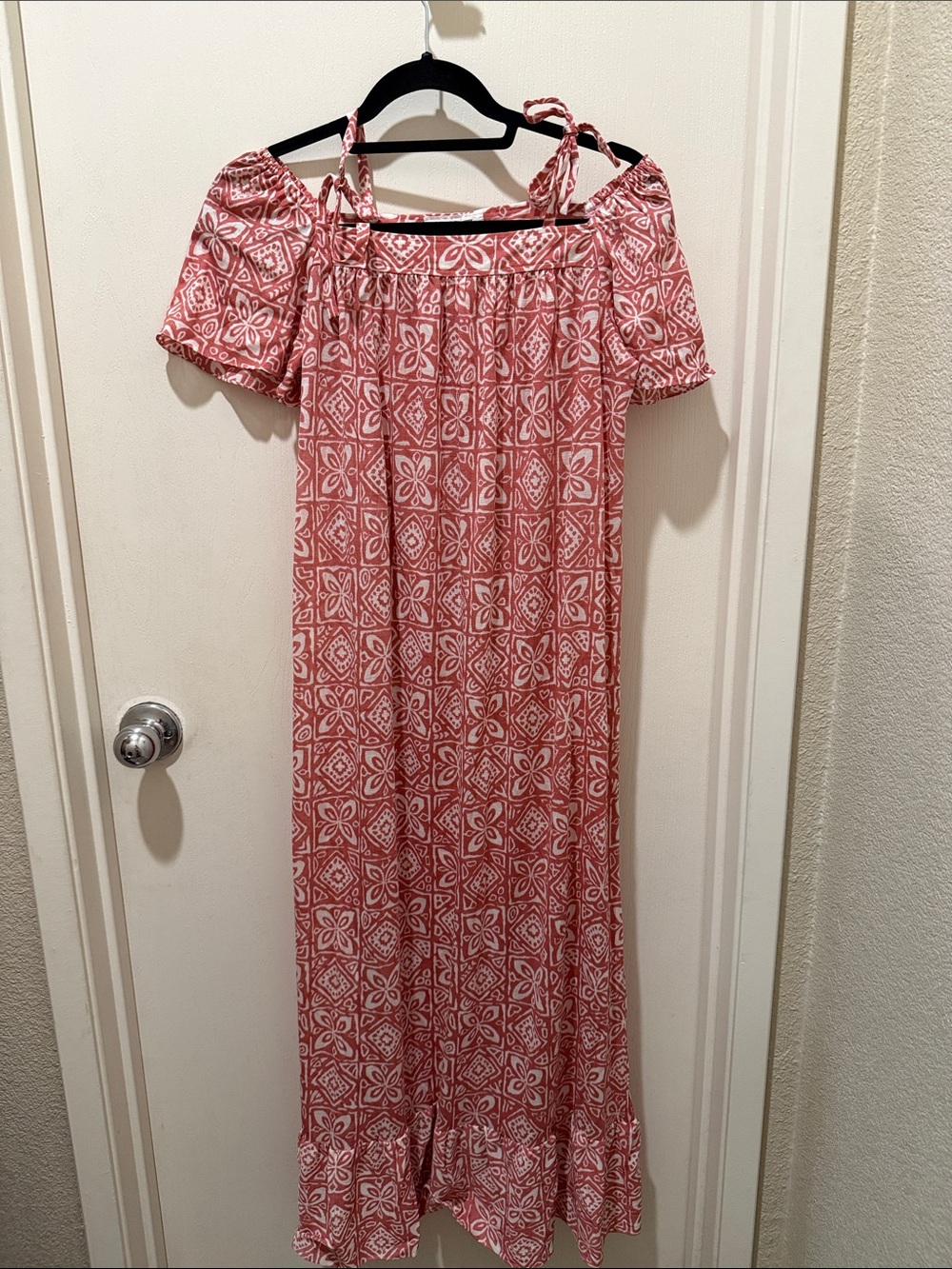 Modeles Reffines Women's Off-Shoulder Maxi Nightgown - Pink Pattern